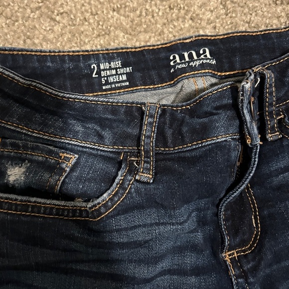 A.n.a blue denim mid rise women shorts, distressed rolled cuff hem shorts sz 2 - Picture 2 of 5